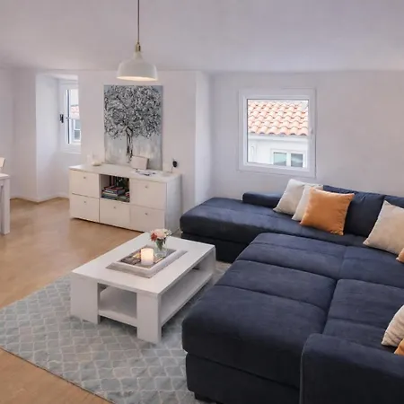 Old Town House Katarina 公寓